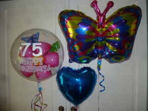 Geburtstags Ballons 75 Jahre Schmetterliing, Herz und Blume